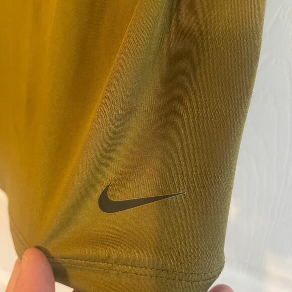Nike Pro women's training t-shirt in an olive green color with open back size M - Picture 6 of 12